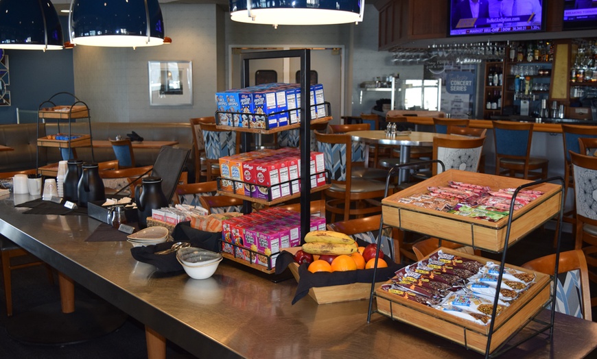 Image 14: Lakeside Resort in the Michigan With Breakfast & Scenic Views