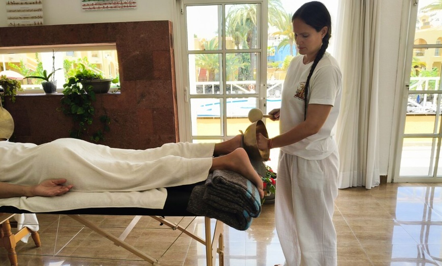 Image 6: Masaje con cuencos sonoros y reflexología podal para 1 o 2 personas 