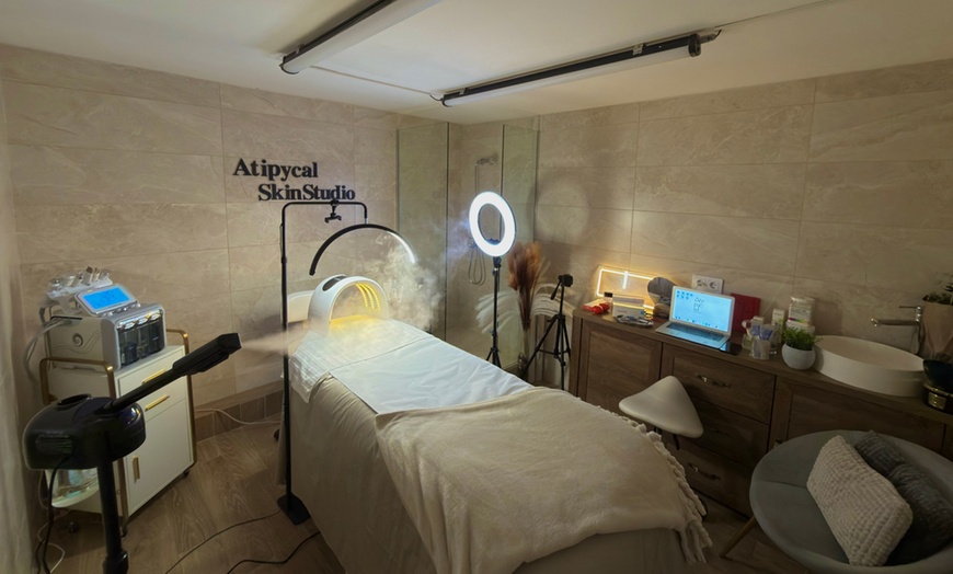 Image 3: Limpieza facial con Glass skin, dermapen o cóctel Skin booster