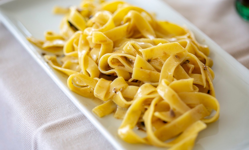 Image 13: Lago Trasimeno 4*: camera doppia con colazione o mezza pensione