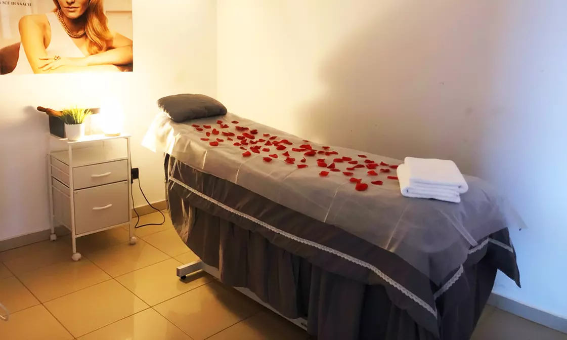 Un momento de pausa: masaje relajante de 30, 45 o 60 minutos para una persona, con hasta un 56% de descuento - Second Medium