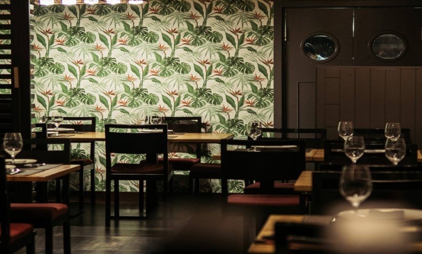 Image 4: Menú degustación de estilo fusión para 2 o 4 personas 