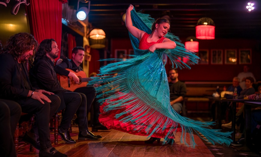 Image 10: Espectáculo de flamenco con opción a picoteo y bebida para 2 o 4