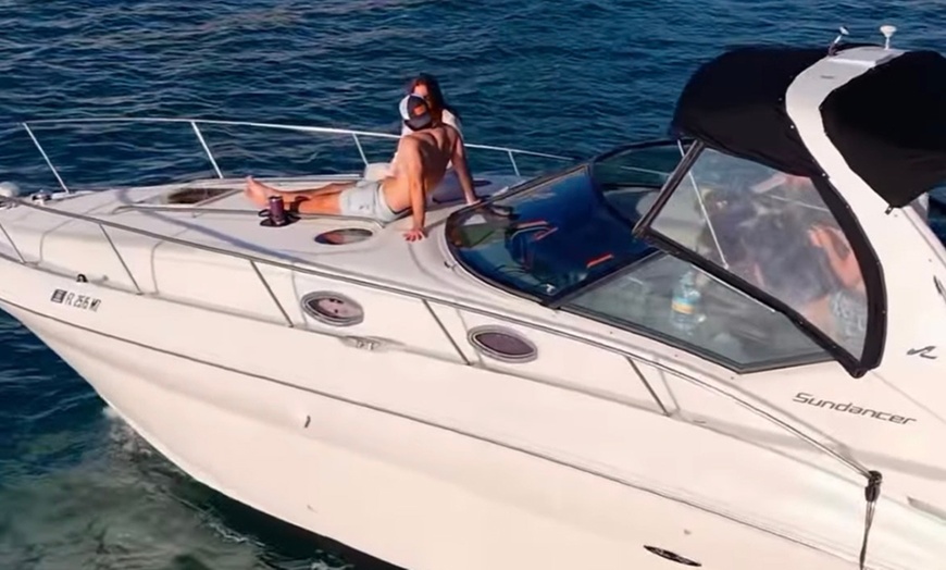 Image 4: 2, 4, 6 or 8 Hrs SeaRay Sundeck or 2 or 4 Hrs Sundancer Rental