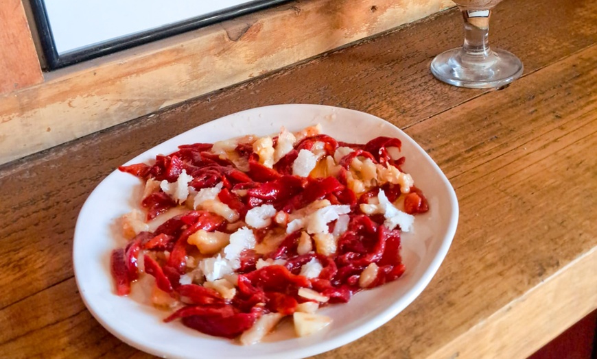 Image 9: Menú para 2 o 4 personas con entrante, principales, postres y bebidas