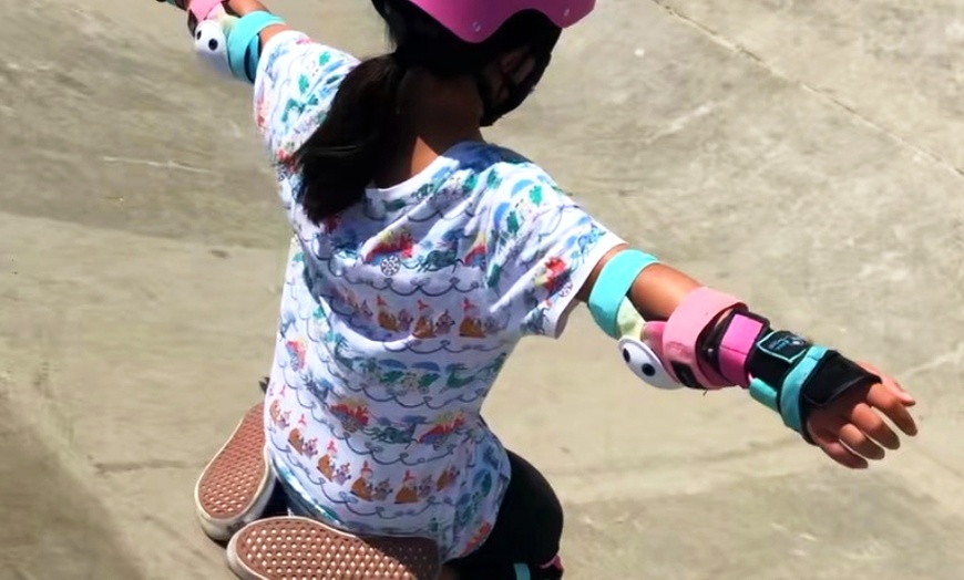 Image 4: Enjoy 1, 2, or 3 Group Skateboarding Lessons for Kids