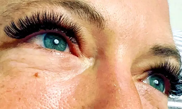 Rehaussement de cils, browlift ou pose complète volume russe