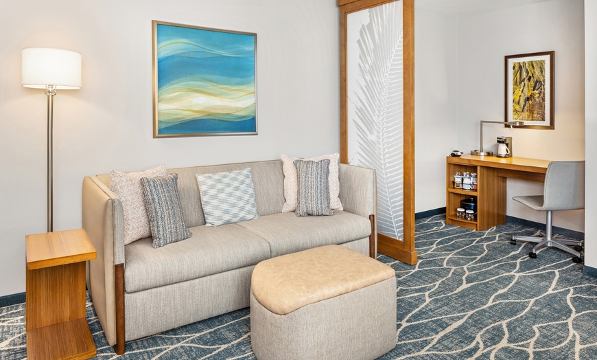 Image 8: Member-Only Deal: Waikiki Hotel w/ free breakfast near Beaches