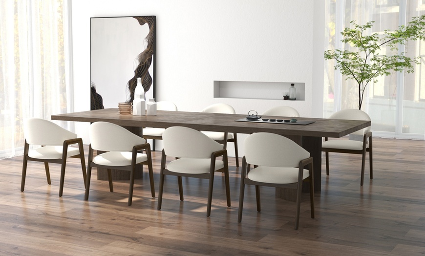 Image 15: Sillas de comedor tapizadas con patas de madera Woolden, de Doosense