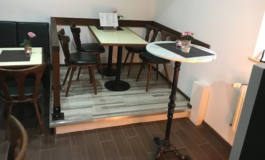 Image 5: Pizza oder Pasta nach Wahl, optional mit Salat für 2 oder 4 Personen