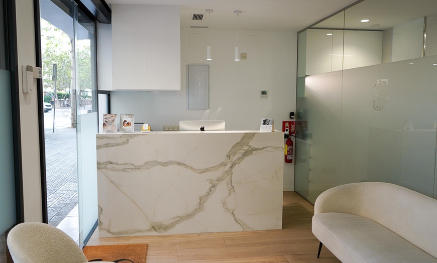 Image 3: 4 u 8 sesiones de mesoterapia médica en Centro Médico Sagrada Familia