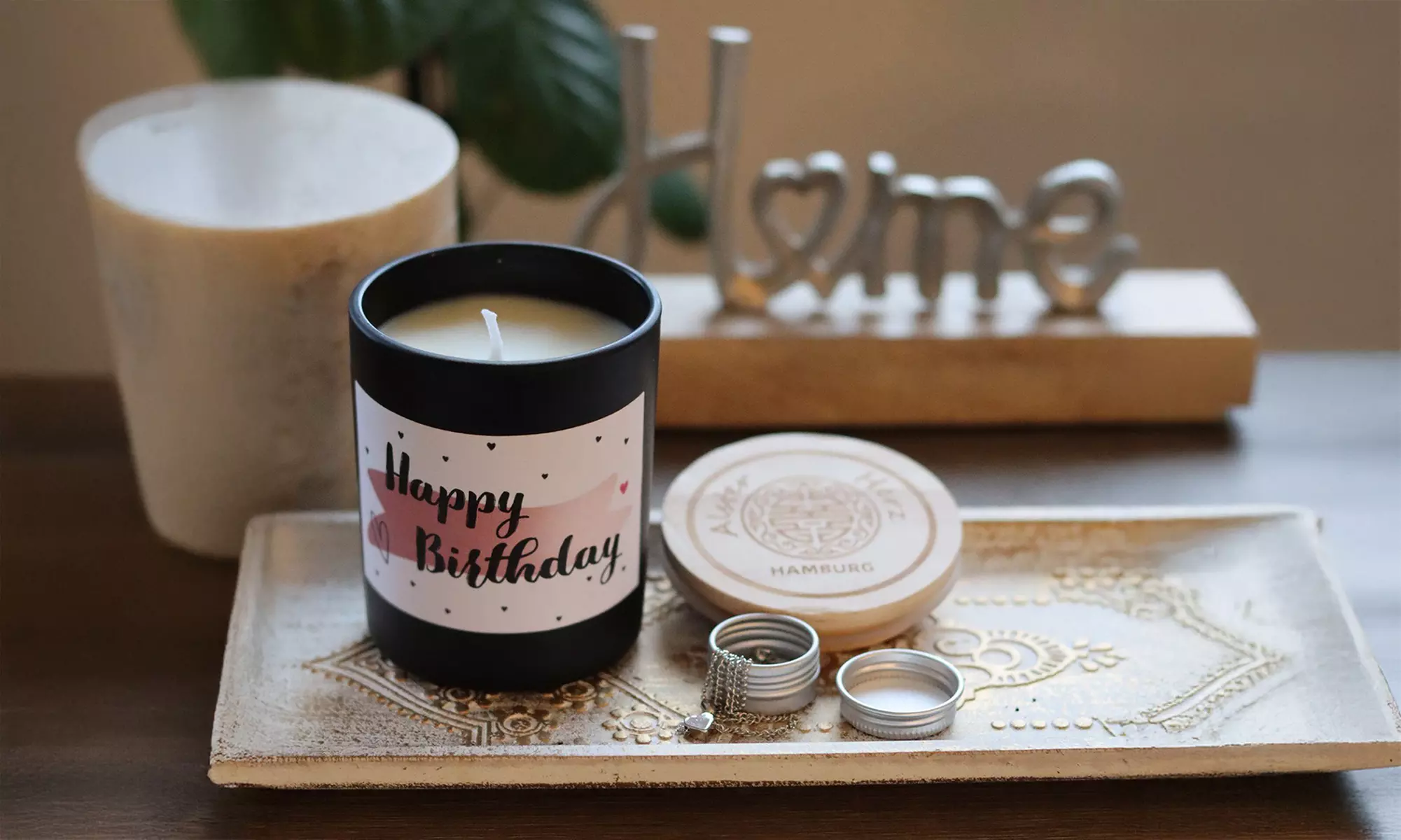 Schmuck-Kerze mit versteckter Halskette