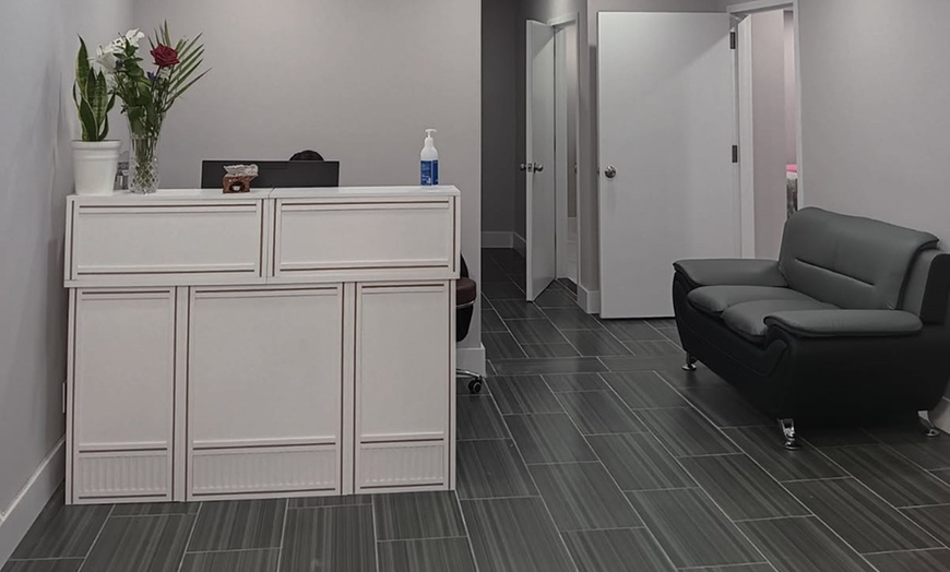 Image 2: Achieve a Natural, Hybrid, Volume, or Wispy Mink Lashes