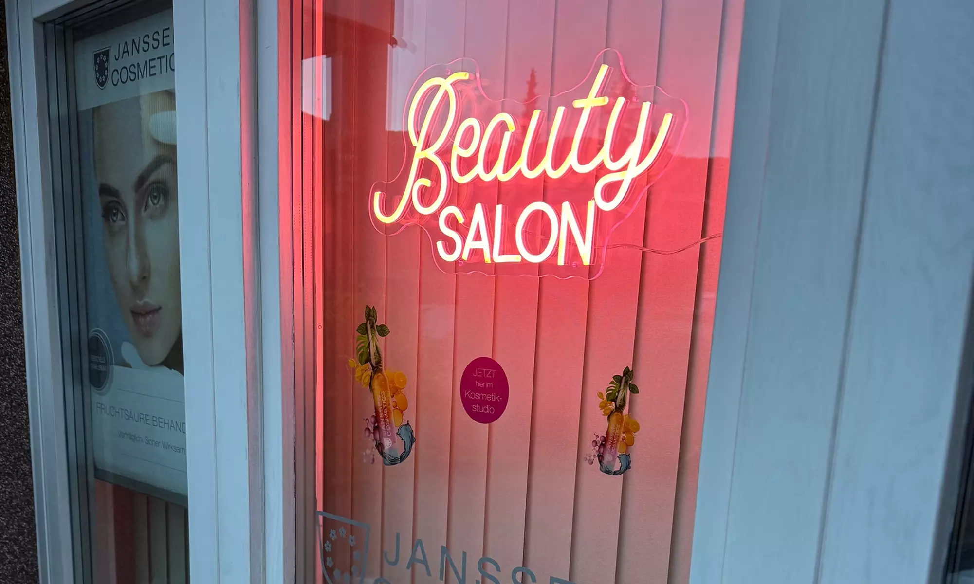 Microblading, Ombre/Powder Brows oder Kombi-Brows inkl. Nachbehandlung