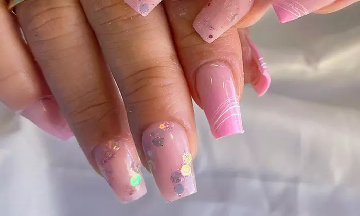 Offrez à vos ongles une touche d'élégance et de couleur