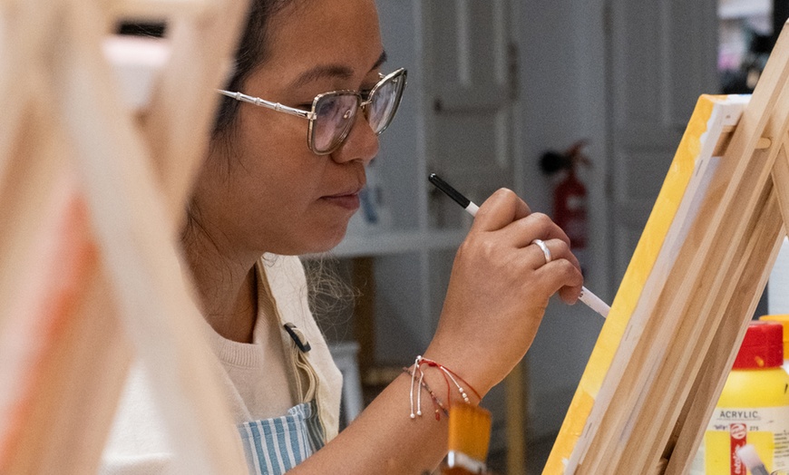 Image 18: Taller para 1 o 2: pintura de cuadro o tote bag, o clase de maquillaje