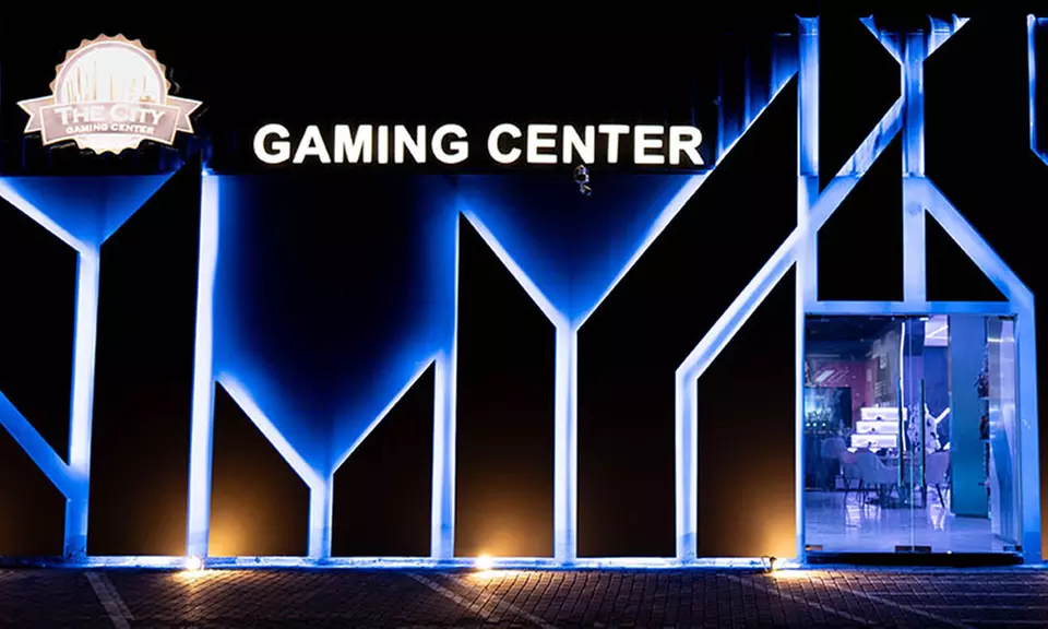 Choice of 1, 2, 3, or 5 Hours of Billiards / PC / PS5 with Food Credit