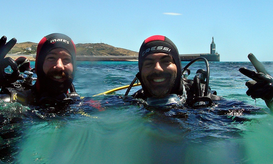 Image 2: Explora el fondo del mar con un bautismo de buceo para 2 personas 