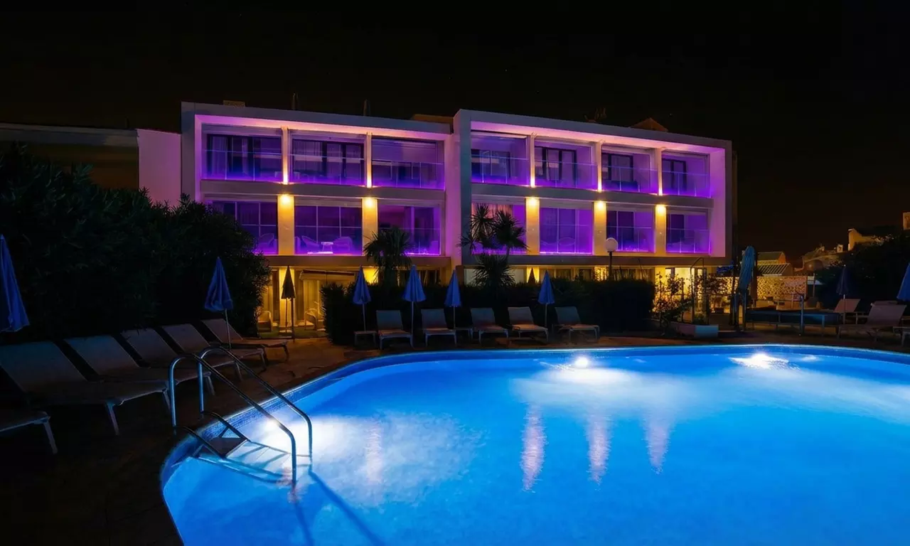 Agde : 1 ou 2 nuits en chambre double ou Junior suite avec PDJ et spa