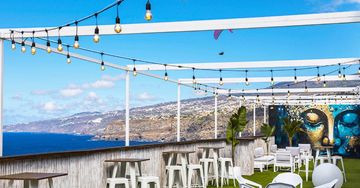 Acceso a rooftop con comida y bebida para dos en Tenerife