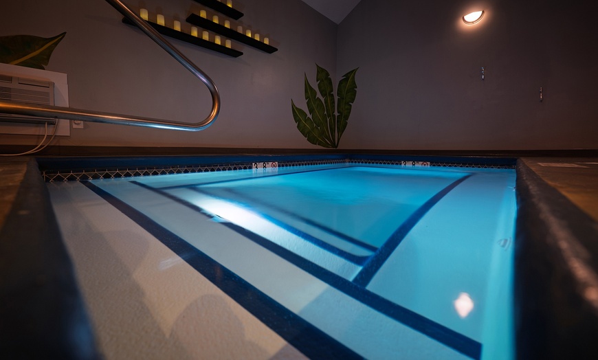 Image 5: Private, In-Room Swimming Pools at Belamere Suites Hotel