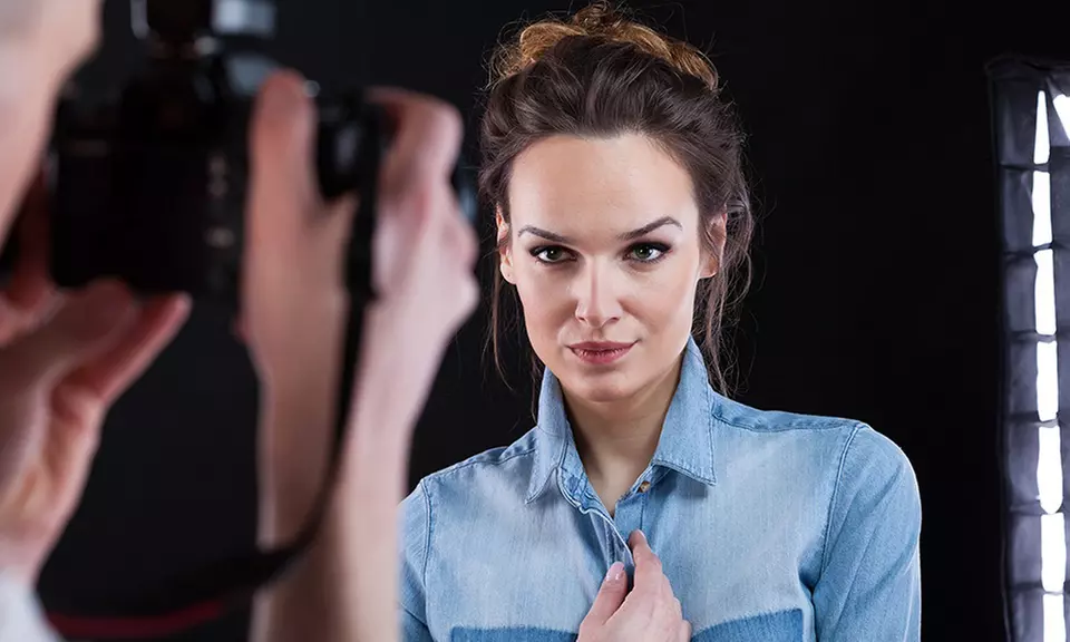 30, 60, or 120-Min Outdoor Photography Session with Photo Package
