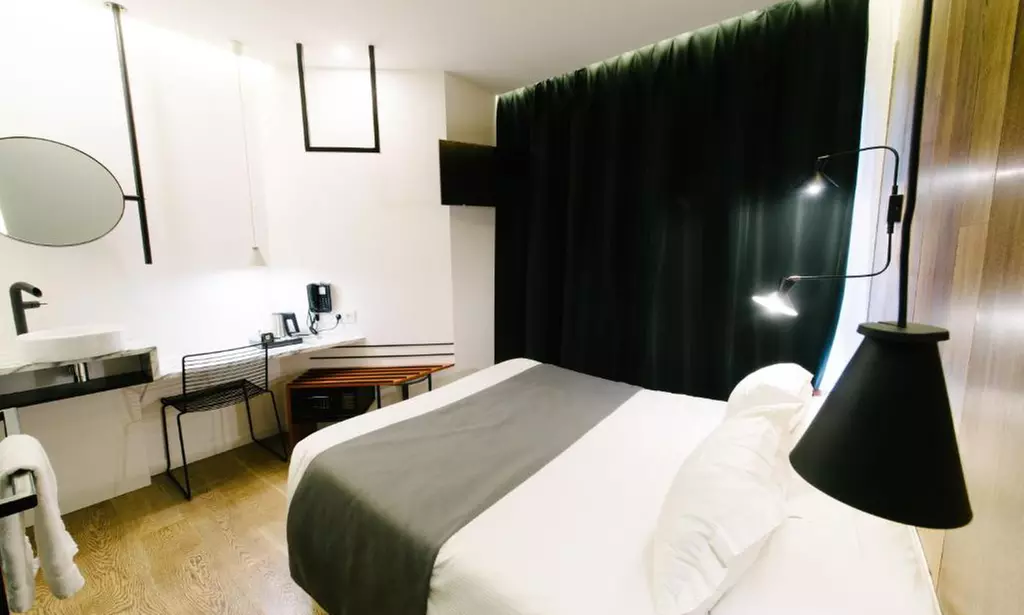 Clichy: Doppelzimmer, opt. mit  Frühstück und Zugang zum Spa