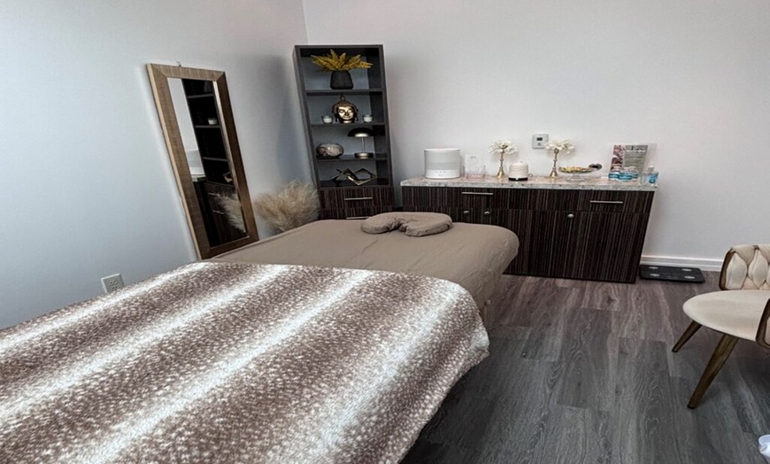 Image 4: Up to 45% Off on Eyelash Extensions at Leticia Dias Beauty Studio