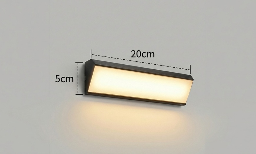 Image 2: Solar Outdoor Wall Light with Intelligent Sensor