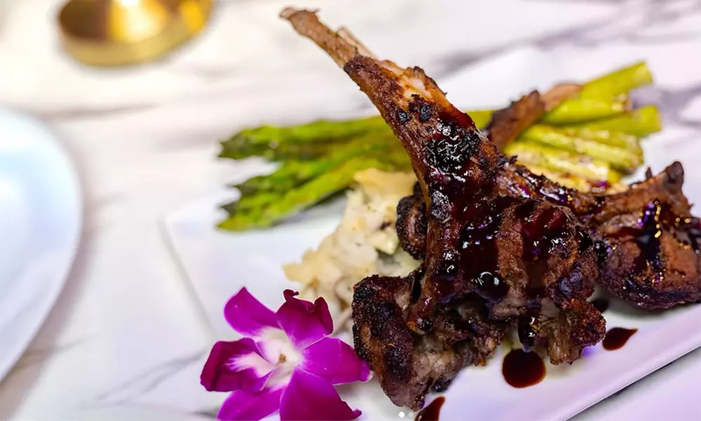 $50, $100, or $150 Dining Credit, Dinner/Brunch for 2 or 4 w/Cocktails
