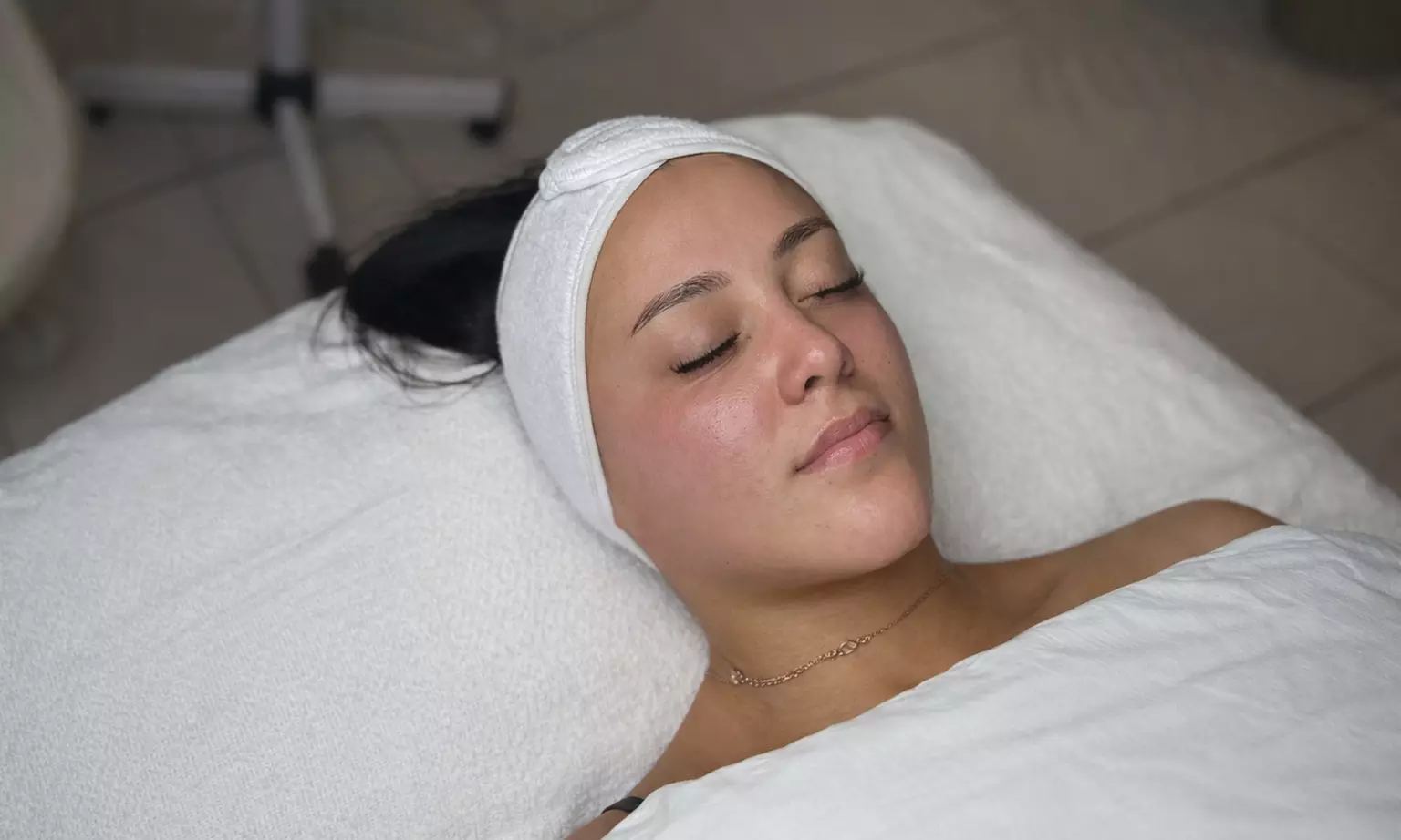 Nettoyage profond ou relaxation raffermissante chez Almara Skin