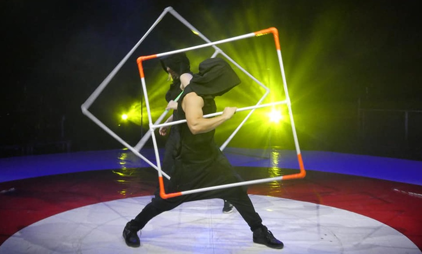 Image 8: Cirque Borsberg : acrobaties & féérie à Saint-Lô en dec. / janv.