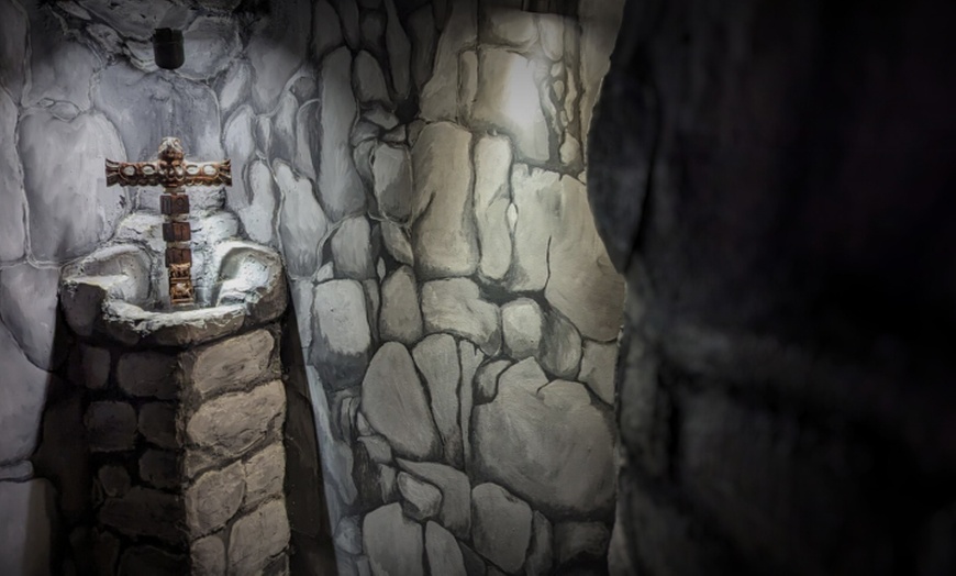 Image 3: Jungle Hunt Escape Room Experience for up to 6! 