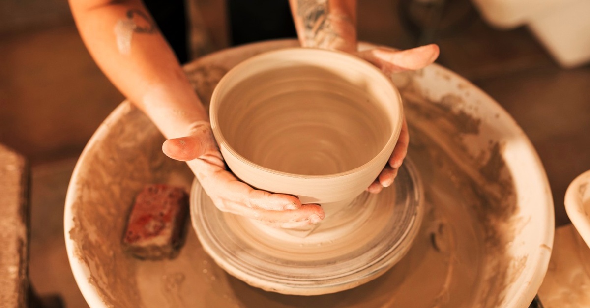 Taller de cerámica para principiantes con torno en Barcelona
