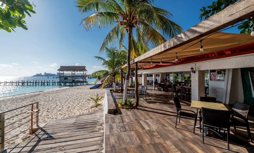 Image 8: ✈ 4-Night All-Incl. Cancún Vacation with Air