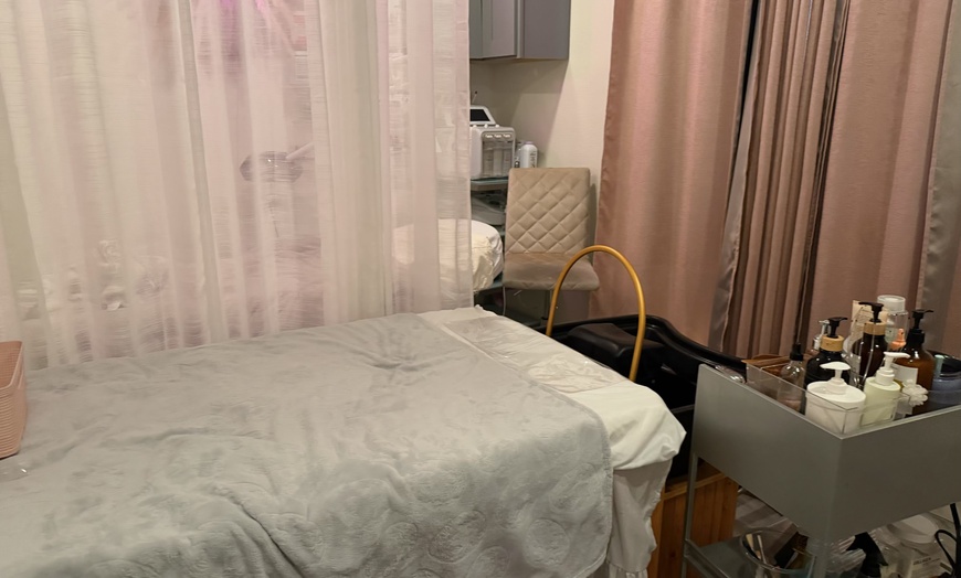 Image 2:  Couples 60-Min Detox Scalp Treatment, 30 Min Scalp Treatment & More