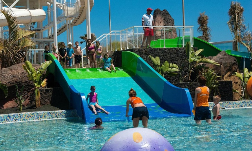 Image 23: Entrada para niño o adulto a parque acuático Aqualava en Lanzarote