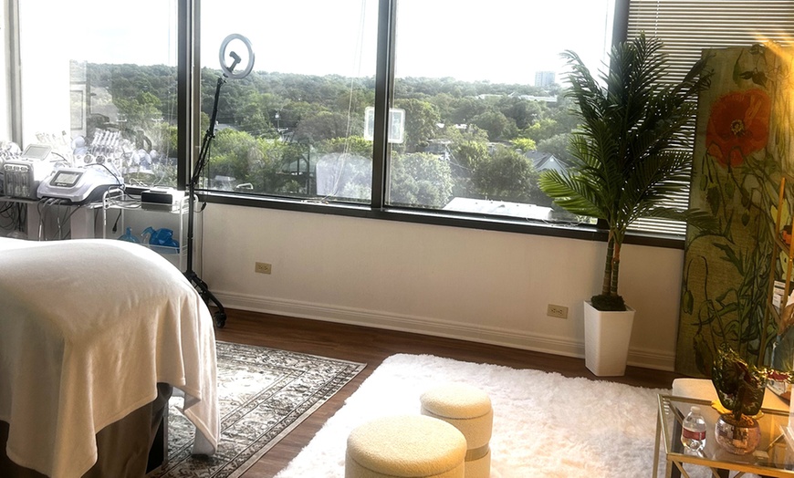 Image 5: One, Two, or Three 60-Minutes Belle Hydra Rejuvenation Sessions