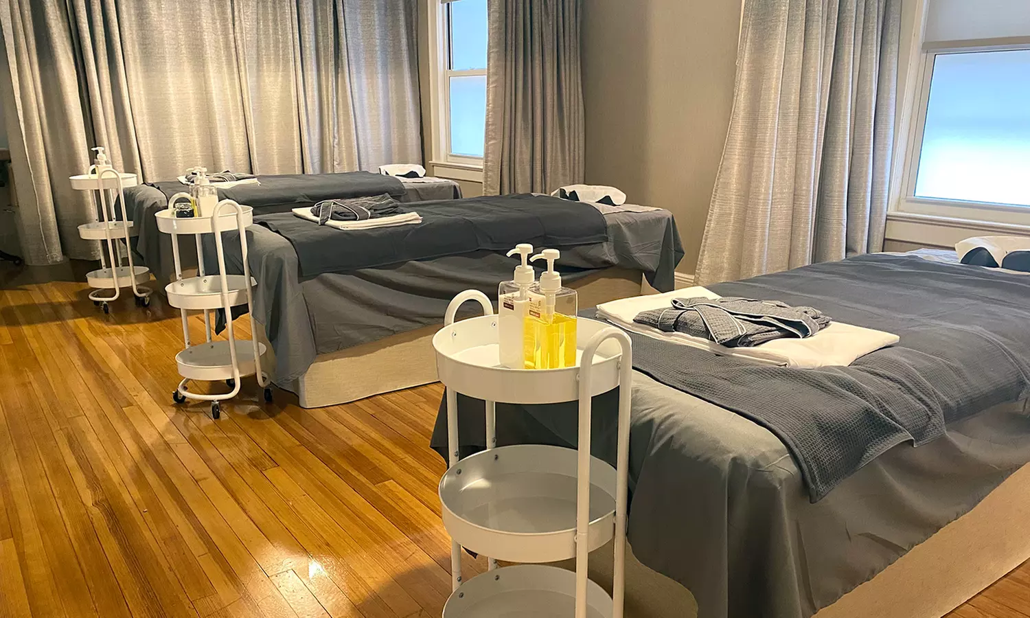 Single or Couples Massage with Hot Stones & Aroma Oils