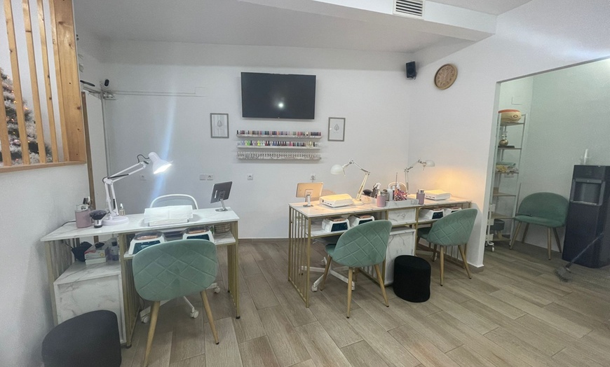 Image 7: Hollywood peeling con mascarilla de carbón activo y láser