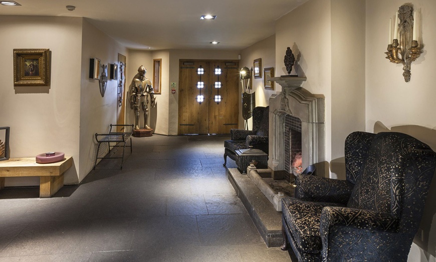 Image 7: Falkirk: Luxury Castle Stay with Breakfast and Gift