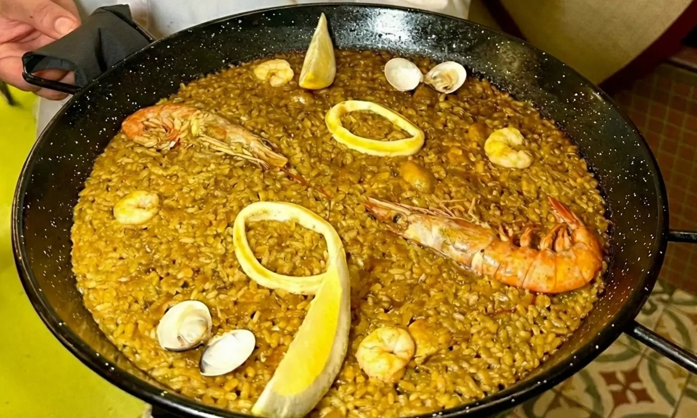 Menú VALOO para 2 o 4 personas en plena plaza del Ayuntamiento