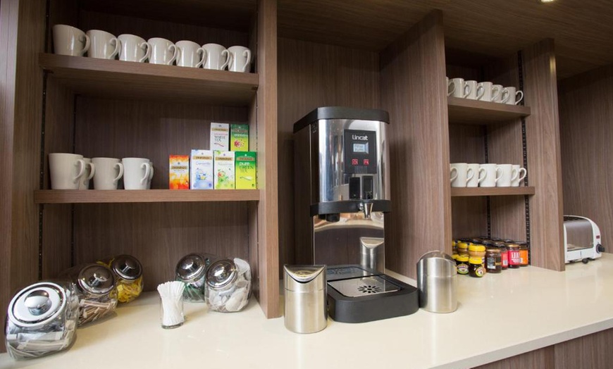 Image 10: Birmingham: 4* Studio Suite Room with Breakfast and a Bottle of Wine