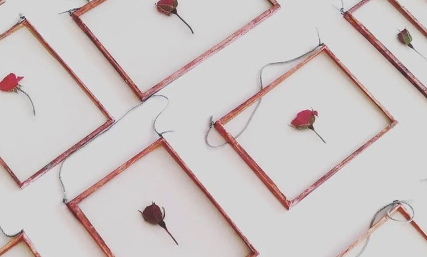 Image 9: Experiencia de joyería, corte de botellas o botánica en cristal y vino