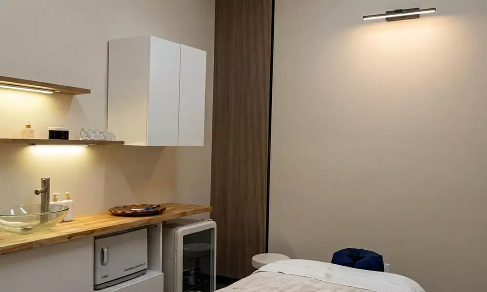 Prenatal Relaxation Massage with Aromatherapy & Scalp Massage Options