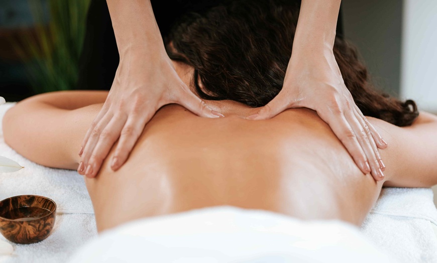 Image 2: Relaxation profonde avec les massages shiatsu, californien et tui na