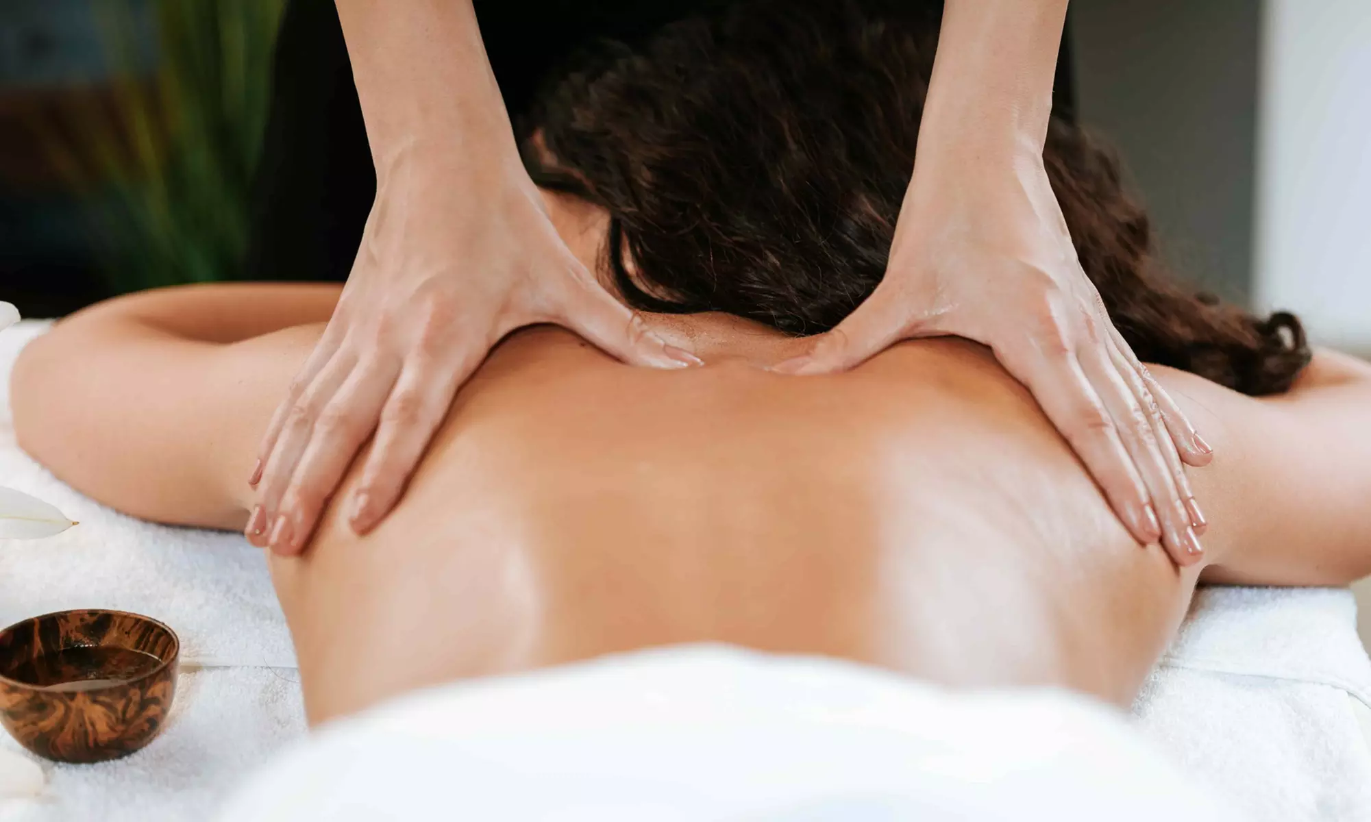 Jusqu'à 54% de remise sur Massage - Californien chez Azazen