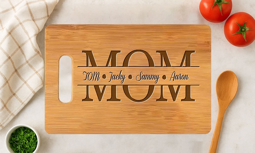 Image 7: Schneidebrett mit 3 Geburtsblumen und Namen von Justyling