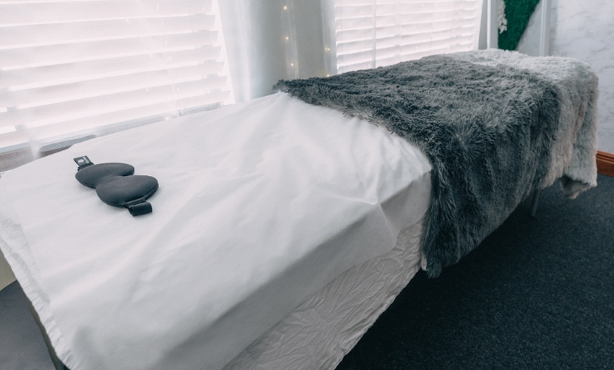 Image 2: 60 or 90 Minute Choice of Massage for Couples w/ Champagne of Courtesy