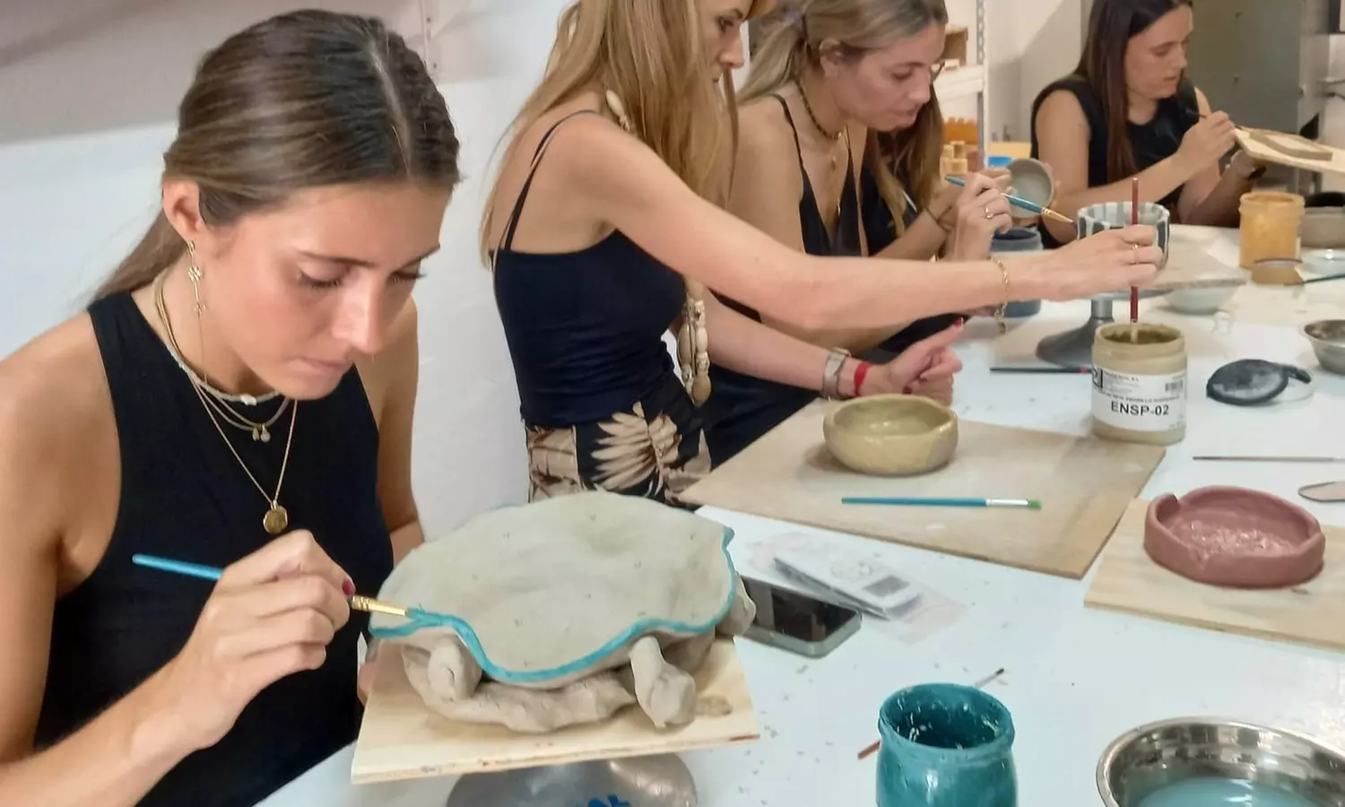 1 clase de cerámica para 1 o 2 adultos en taller grupal